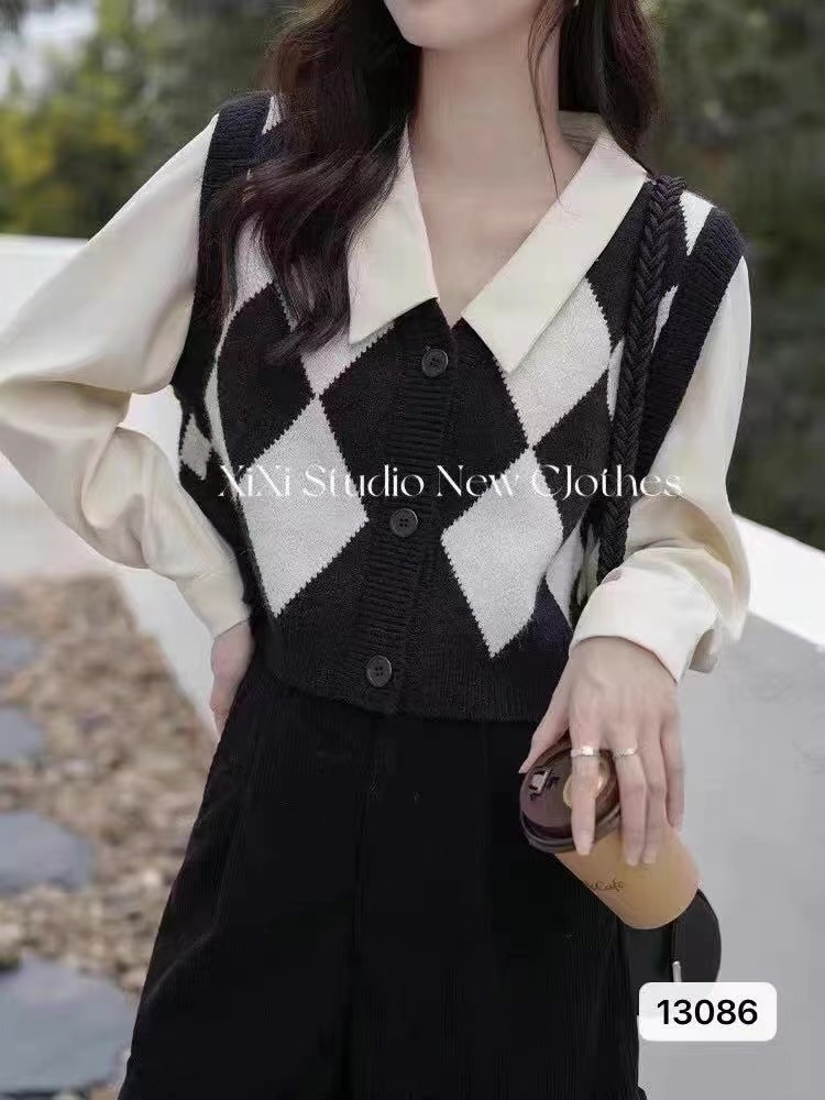 2022 autumn new Korean version of the salt series V-neck stitching fake two-piece diamond shirt long sleeves