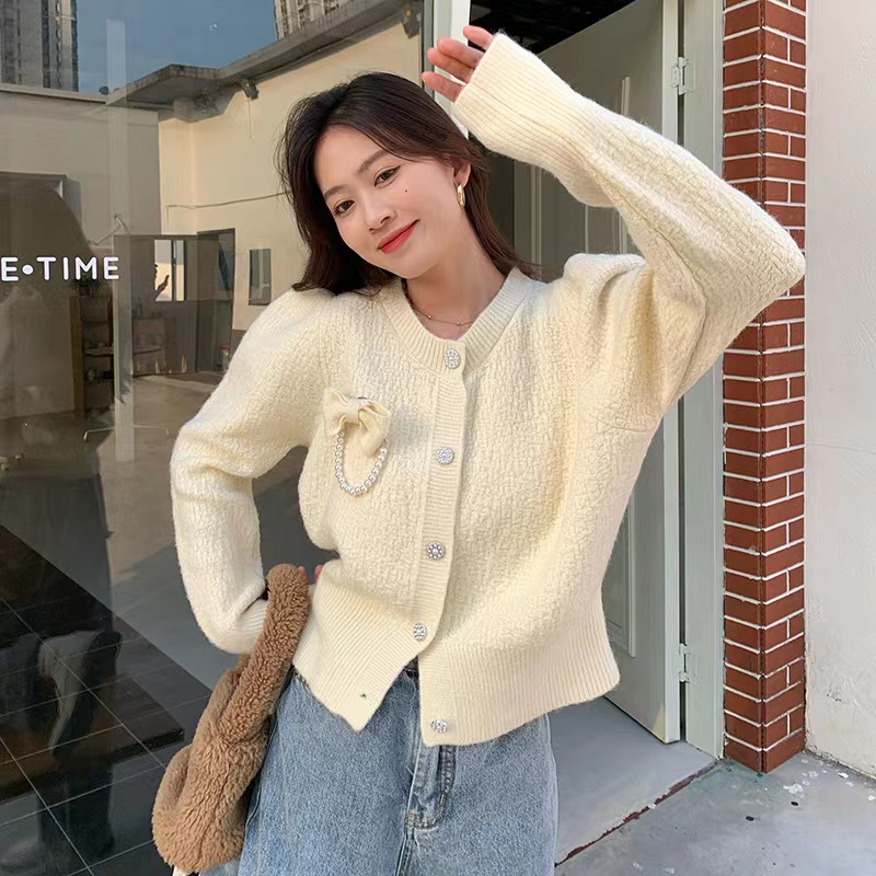 Early autumn new style small fragrance red knitted cardigan jacket female sweet temperament bow puff sleeve sweater