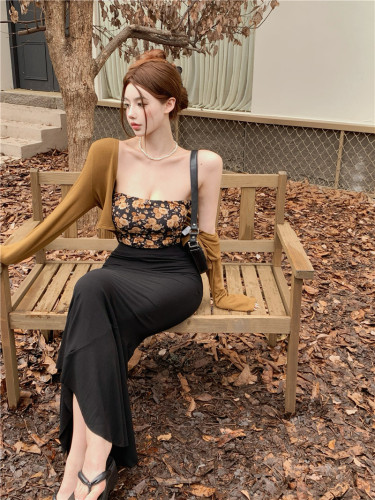 Real shooting price~French retro sexy short slim-fitting floral tube top knitted jacket + fishtail skirt showing figure