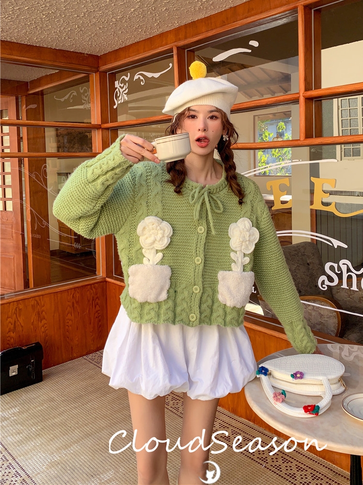 South Korea's Dongdaemun new 2022 autumn twist fashion knitted short long-sleeved cardigan jacket women