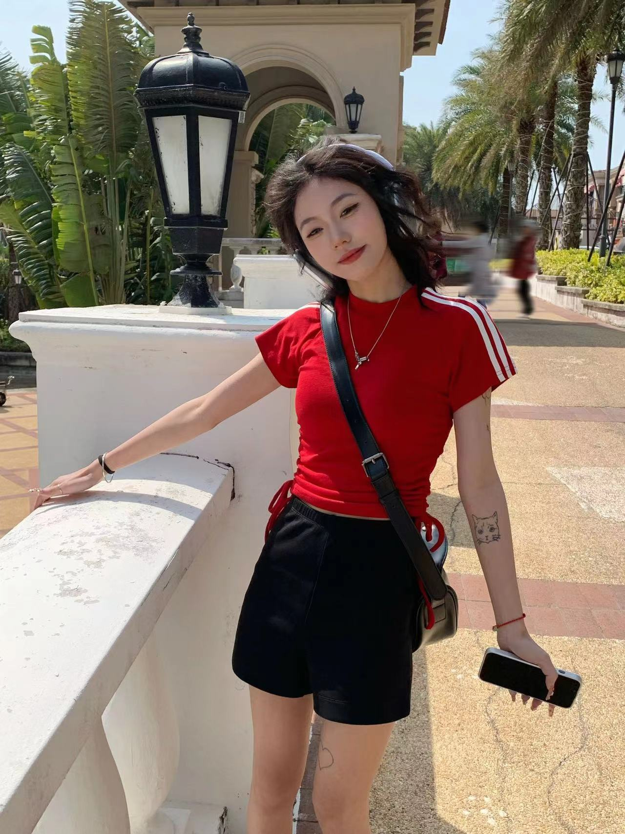 Xiaohongshu Tutu search for the previous paragraph to avoid complaints 95 cotton ~ black front shoulder drawstring short sleeves niche bottoming