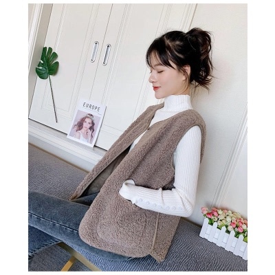 Vest women's Korean version 2021 winter short versatile loose vest vest waistcoat imitation lamb Plush autumn and winter