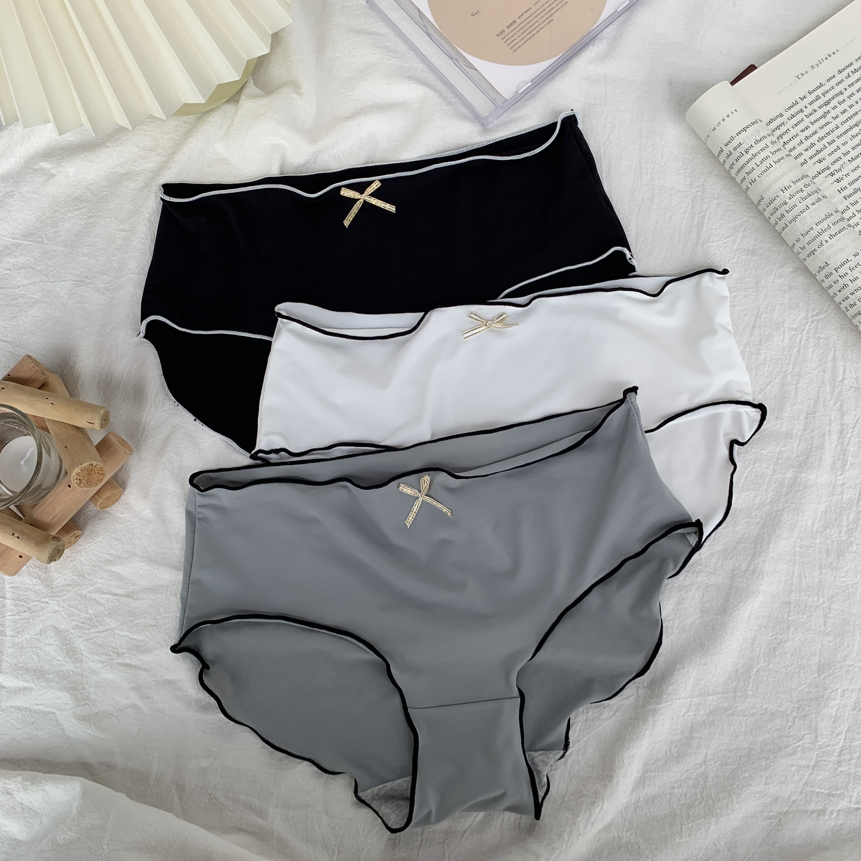Real price ice silk traceless solid color underwear simple sweet girl bow mid waist Briefs 3 Pack