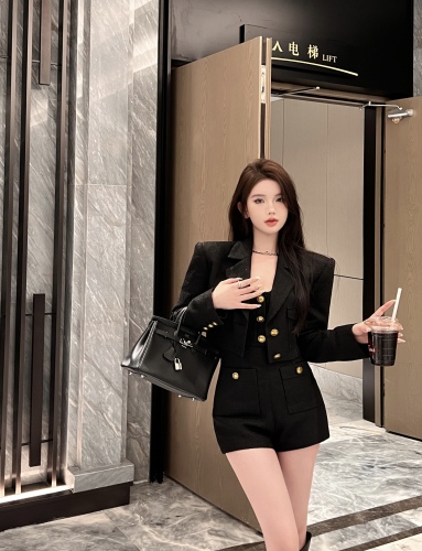 Real shot current price Hepburn Overture High texture woven heavy industry black gold jumpsuit/top/shorts suit female