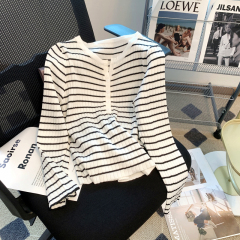 Women's autumn / winter striped knit undershirt with a slim sweater