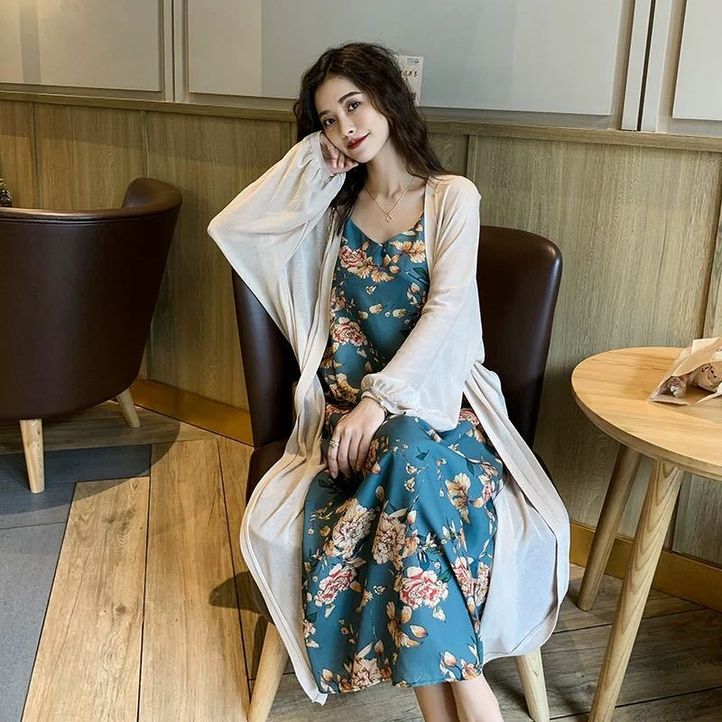 2023 summer women's clothing new French style high-end temperament celebrity high-end sense goddess Fan sweet and spicy suspender dress
