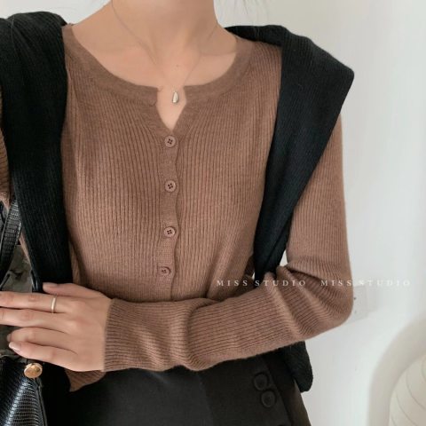 2022 autumn and winter V-neck sweater women's thin section long-sleeved solid color bottoming top short section sweater jacket cardigan