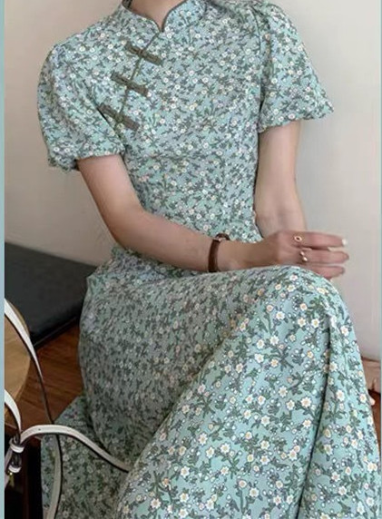Cheongsam women's summer improved 2022 new young Chinese style retro waist small broken flower short sleeved dress