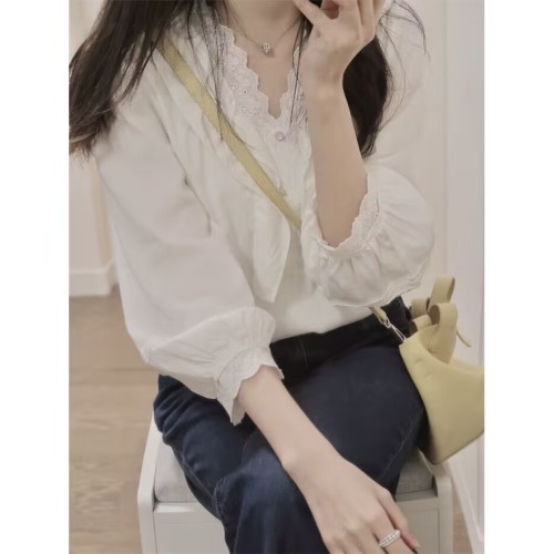 Autumn and winter French white lace ruffled V-neck shirt shirt high-end design chic small shirt top
