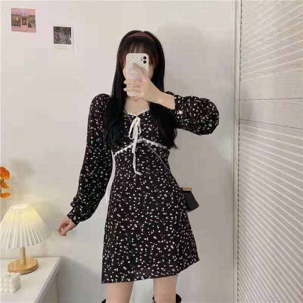 Gentle wind French spring and autumn square collar temperament small young girl long sleeve sweet super fairy broken flower dress