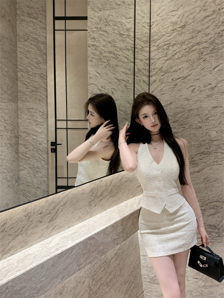 Real shot quality white lace suit female summer pure desire hanging neck waistcoat top high waist full skirt 