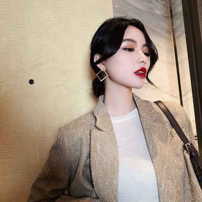 Shop selection new European and American style earrings big earrings 2020 new fashion retro Hong Kong Style exaggeration Earrings cool high fashion