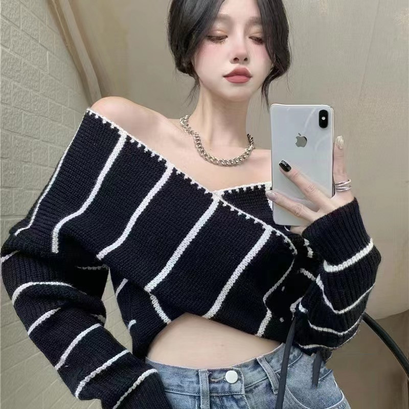 2022 autumn new Korean version chic gentle and sweet V-neck off-the-shoulder cross-striped long-sleeved top arctic velvet