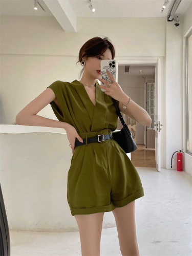 Real shooting and real price new summer fashion V-neck sleeveless loose hanging chiffon shirt + two-piece set of high waist and wide leg shorts
