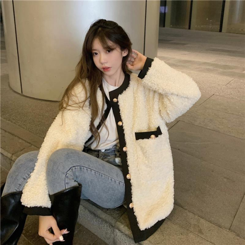 Xiaoxiang wind coat women's winter  new lamb wool thickened warm design sense foreign style age-reducing chic top