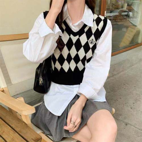 2021 Lingge vest women's outer wear new retro overlapping knitted vest in spring and autumn and short waistcoat