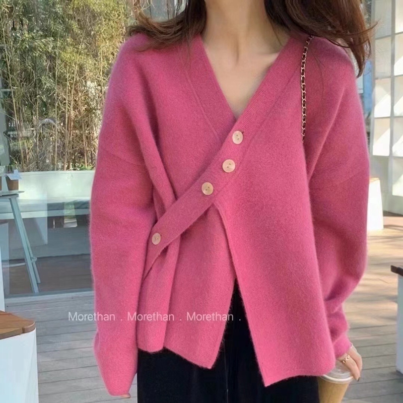 Korea dongdamen 2022 spring and Autumn New Female Minority irregular waist lazy wind soft waxy sweater cardigan