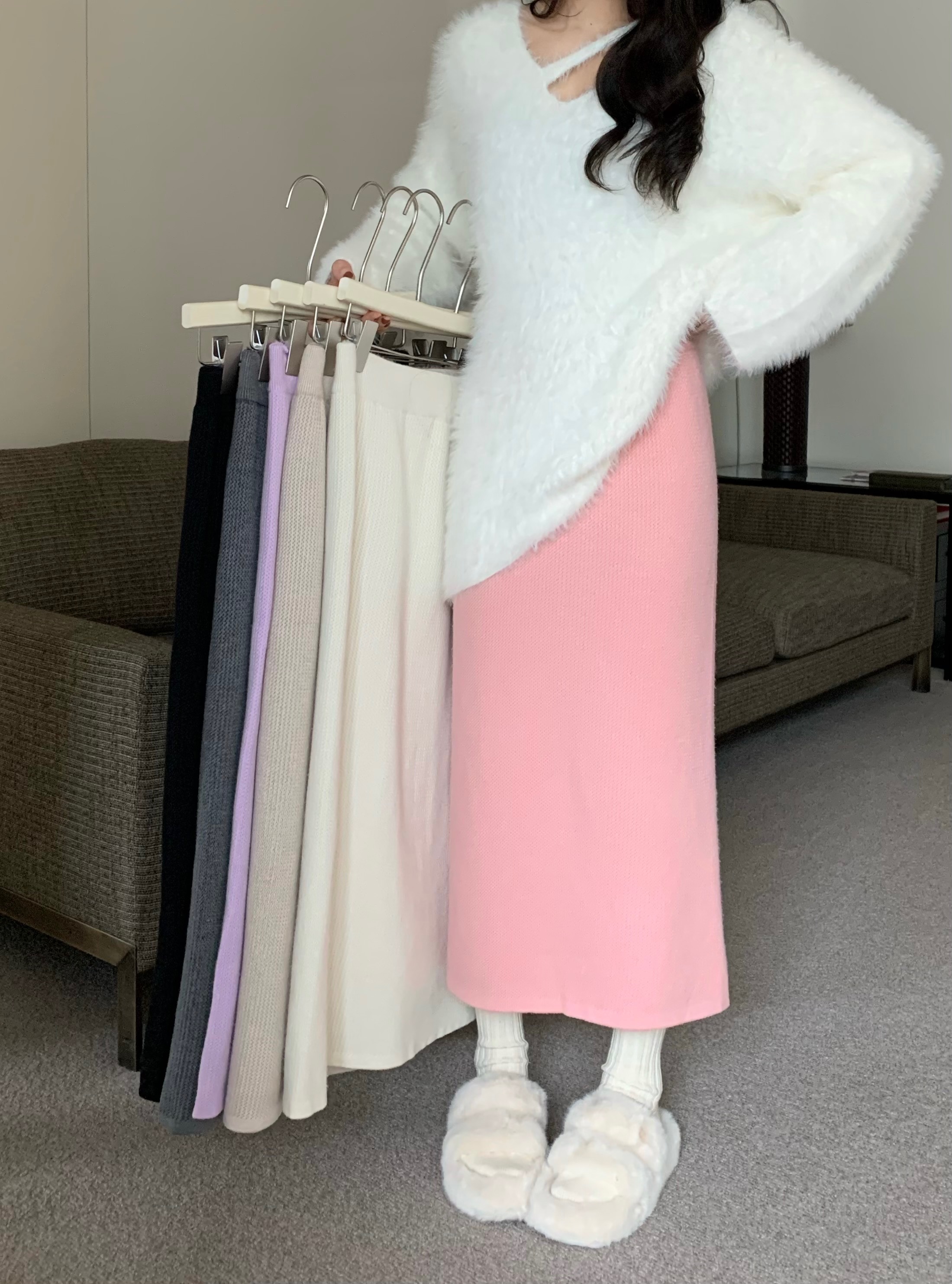 Real shot at real price~ Plush and thickened one-piece velvet knitted walking skirt