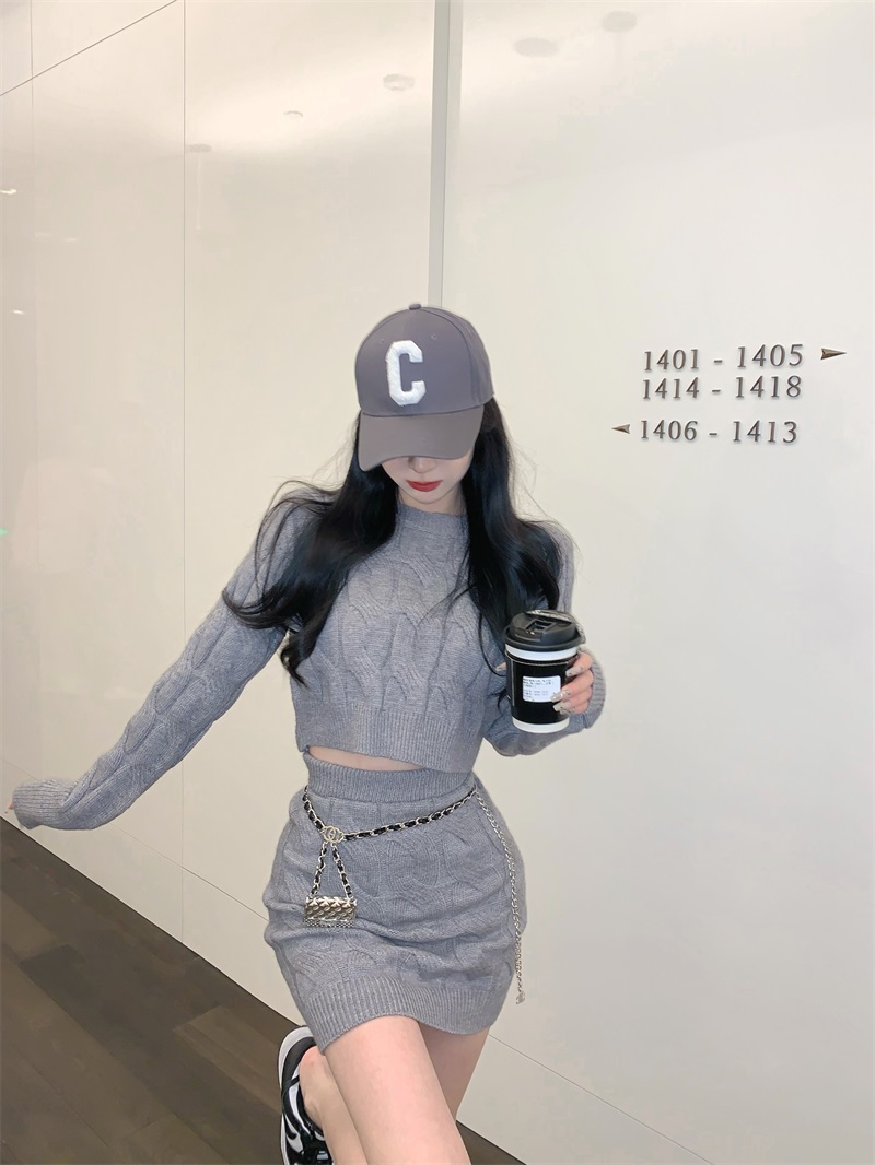 Autumn and winter net red same style knitted sweater suit women's slim and thick long-sleeved twist high waist bag hip skirt two-piece set