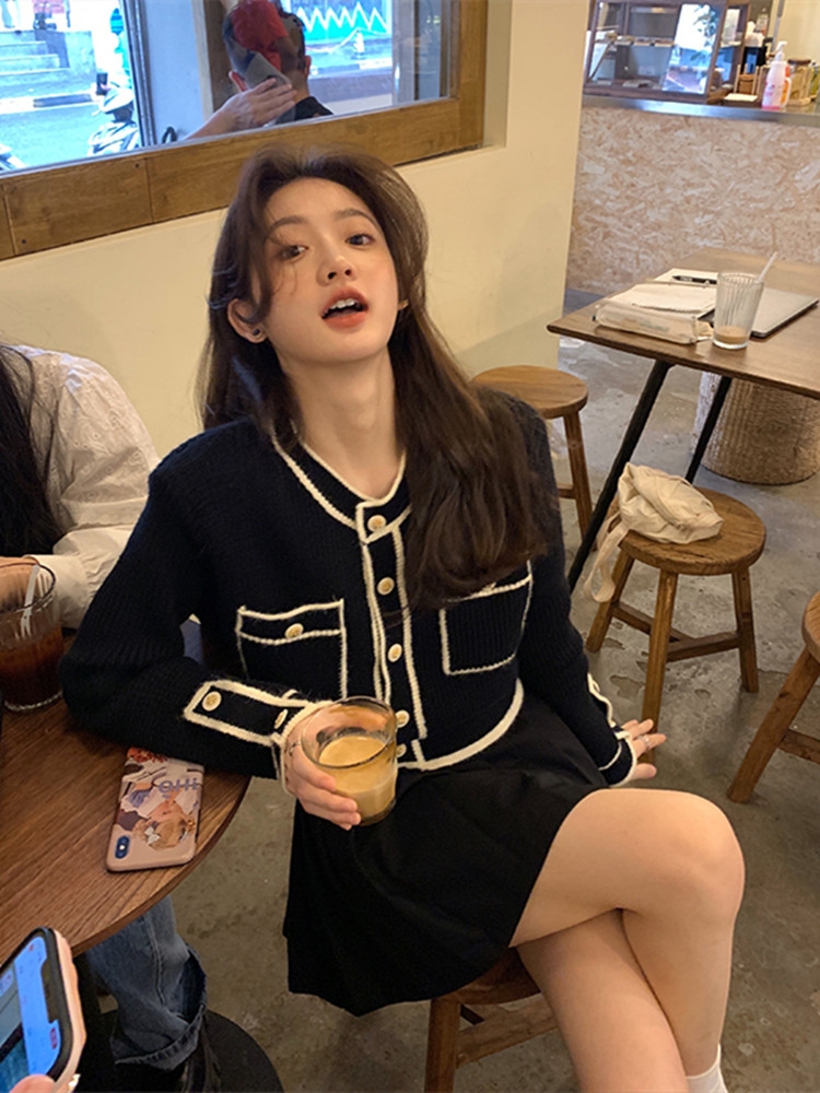 Small fragrance coat women 2021 new early autumn lazy style knitted cardigan top loose temperament sweater women's fashion