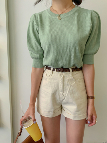 Bubble short sleeved sweater can be salt and sweet.