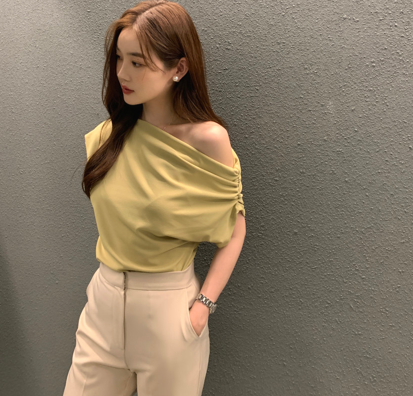 Korean chic summer new French design diagonal shoulder collarbone exposed T-shirt feminine slim top