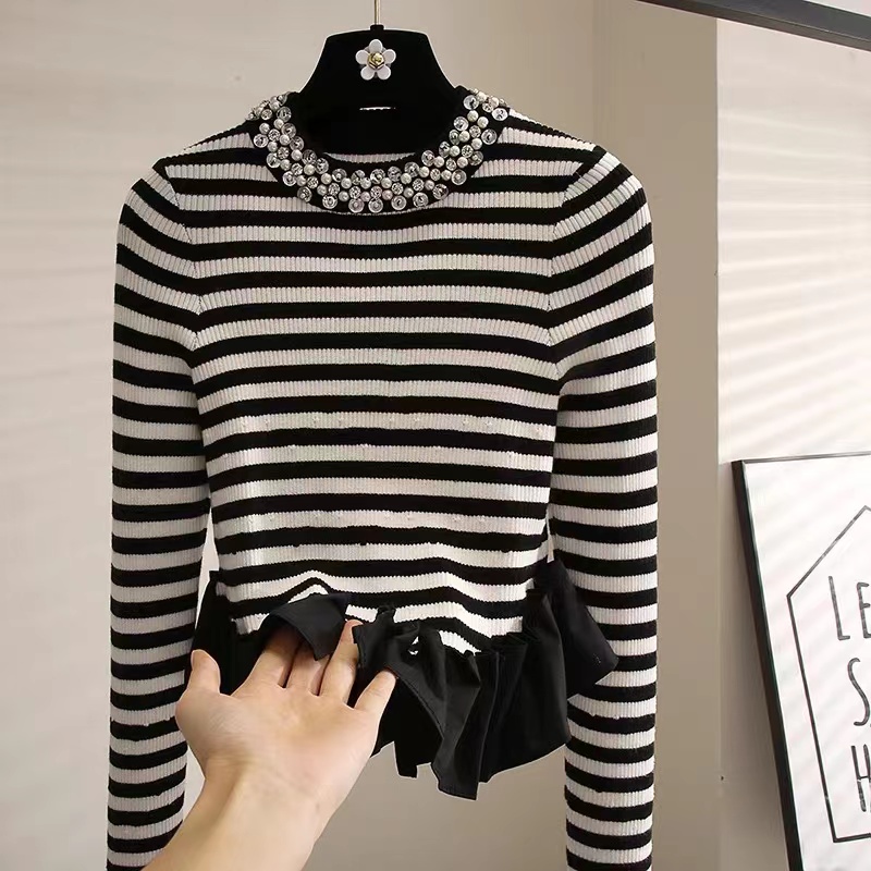 In the spring of 2022, the new Korean version of Heavy Industry beading design feels like lace splicing black air knitwear top female fashion