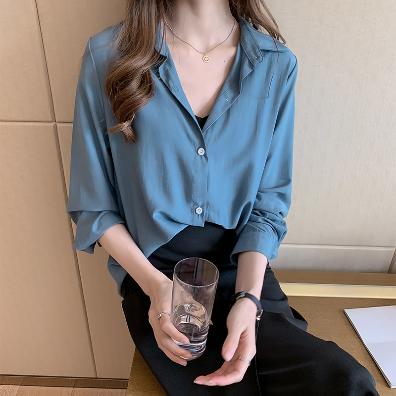Large size shirt women's new fall 2020 loose and versatile bottoming design sense minority shirt foreign style long sleeve top