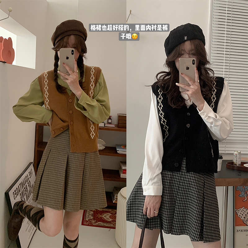 Vintage contrast Ling lattice knitted vest women's spring and autumn 2021 new loose outside overlapping college style sweater vest