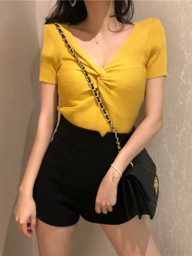 Wine red V-neck short sleeve collarbone top women's new spring and summer 2020 knot short heart machine half sleeve T-shirt