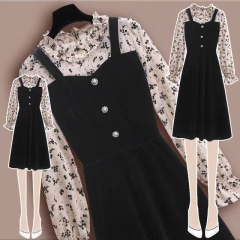 Large size dress 2022 autumn and winter new style, age reduction and thinning, high-end gold velvet fake two-piece long-sleeved dress