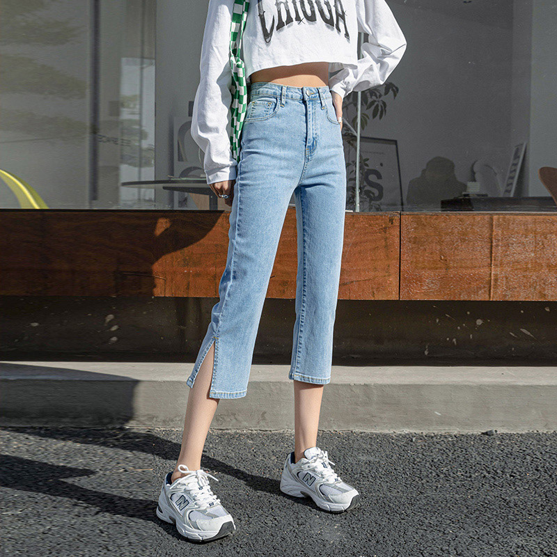 Actual shooting of new style split loose fashion age reducing jeans and small straight pipe Capris in spring and summer of 2022