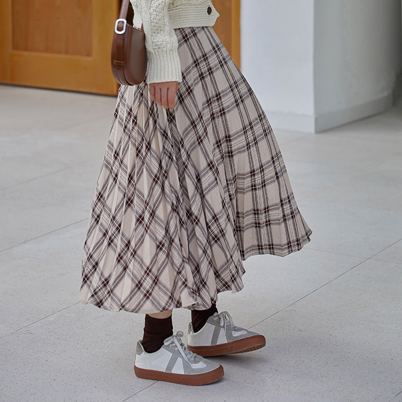 Real shot autumn and winter new milk tea plaid skirt elastic high waist leisure Plaid pleated skirt medium length skirt