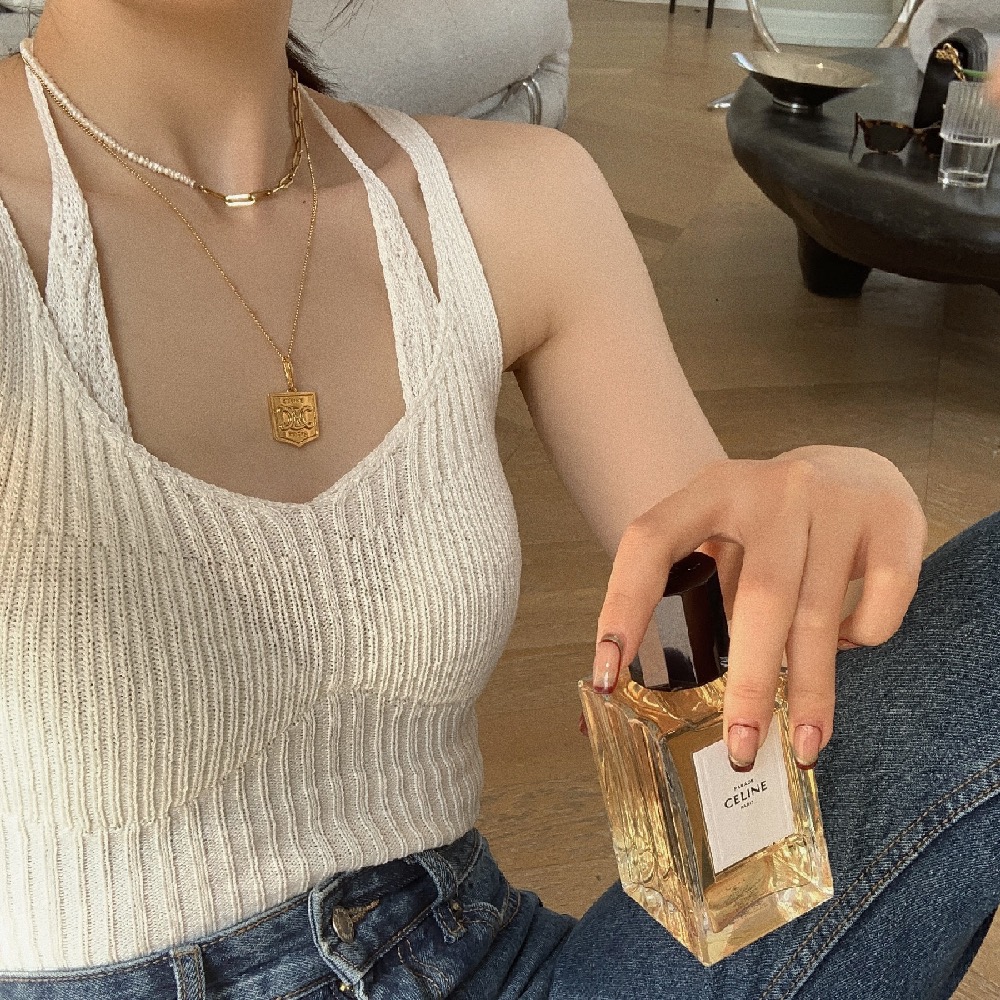 Solid color fake two-piece slim net red knitted vest women's fashion hanging neck French suspender top design