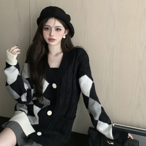 Real shot British preppy style sweater autumn female niche rhombus design sense splicing cardigan jacket