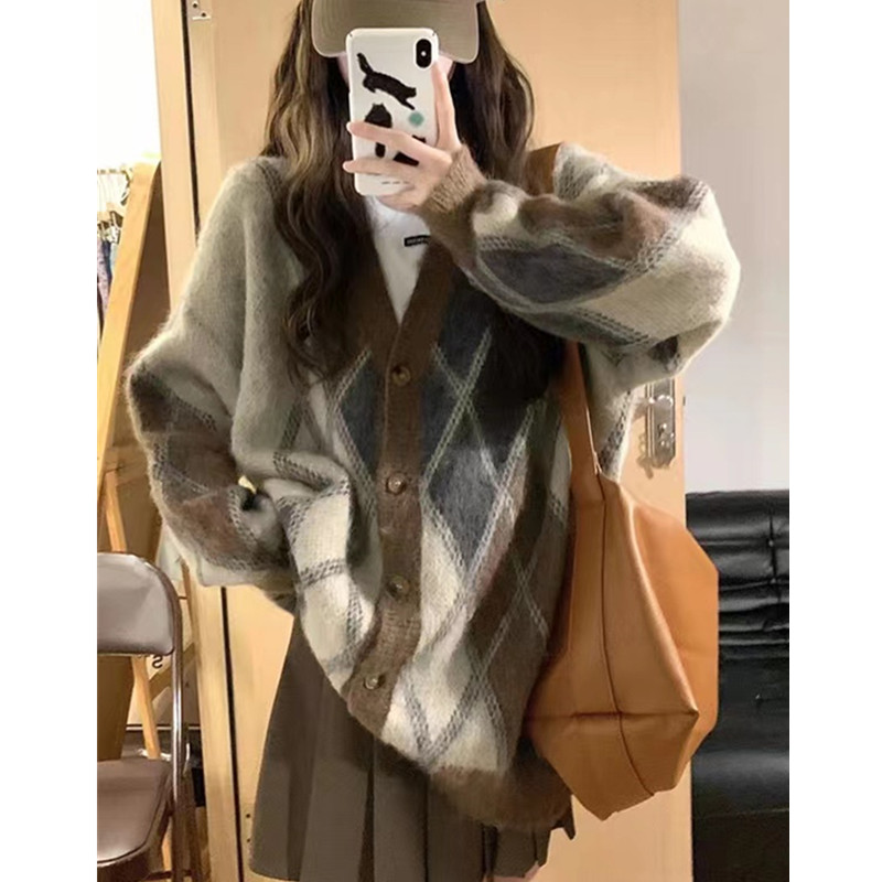 Retro Rhombus Sweater Jacket Women's 2022 Autumn Design Sensation Niche Lazy Wind Soft Waxy Knit Cardigan Top
