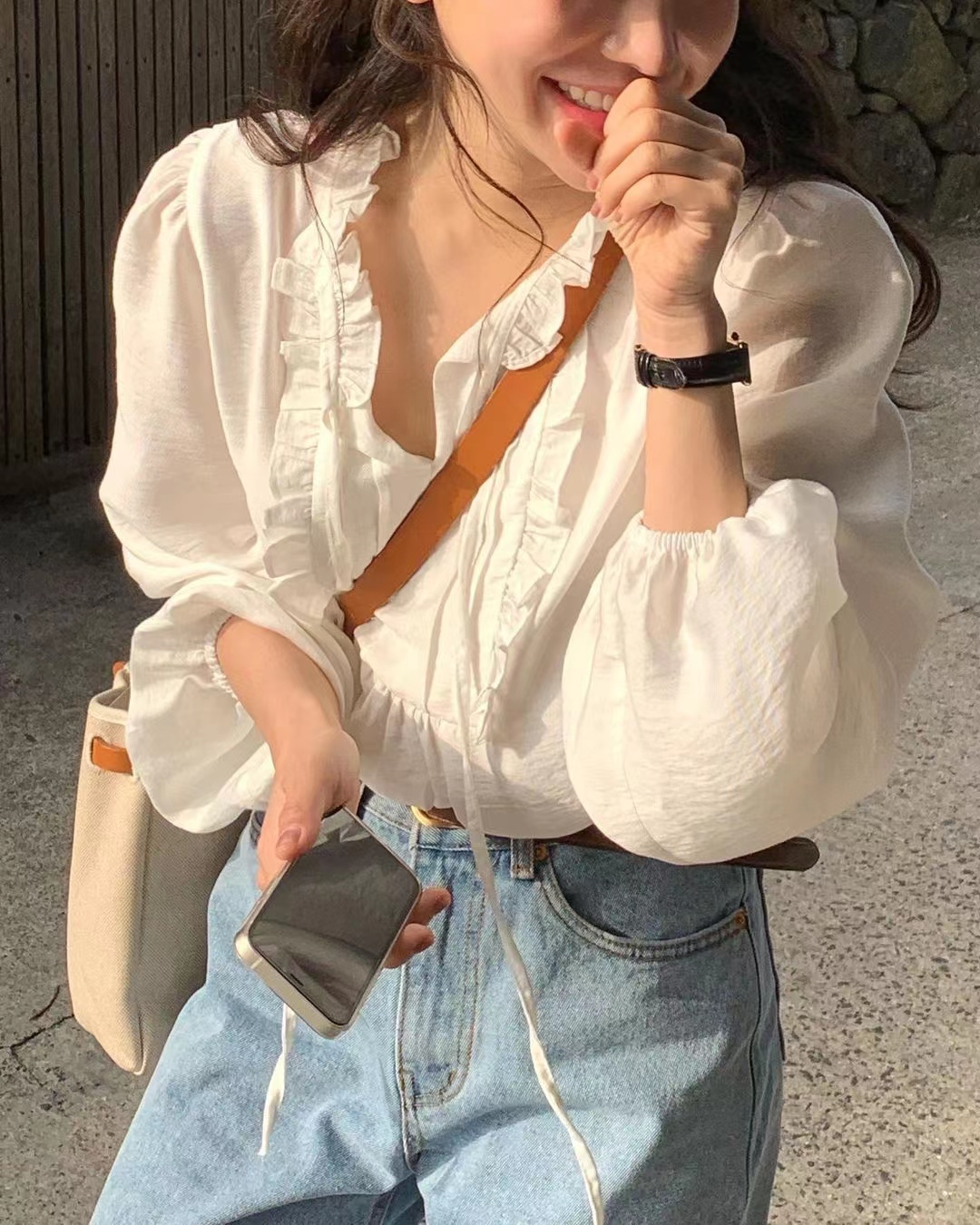 2023 spring new blogger with the same solid color round neck temperament shirt