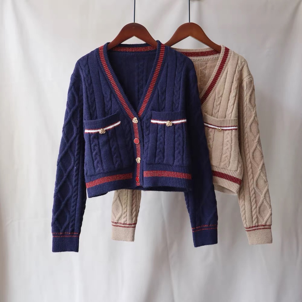 South Korea dongdamen autumn and winter high-end V-neck new contrast color sweater coat short style aging knitted cardigan women