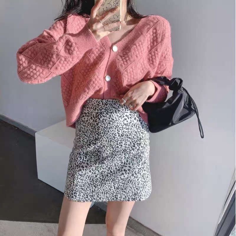 2021 spring and autumn women's coat versatile V-neck knitted sweater small fragrance long sleeve cardigan short small top