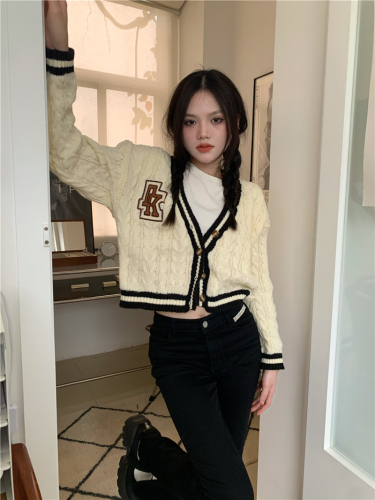 Real auction real price Age-reducing college style short open retro loose shirt sweater