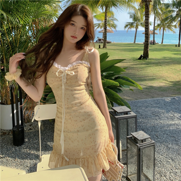 Small floral lace edge light yellow suspender skirt new spring waist bag hip Ruffle Dress women's wear