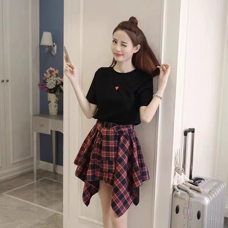 2022 spring and summer new net red suit skirt women's short sleeved T-shirt high waist irregular lattice skirt two-piece set