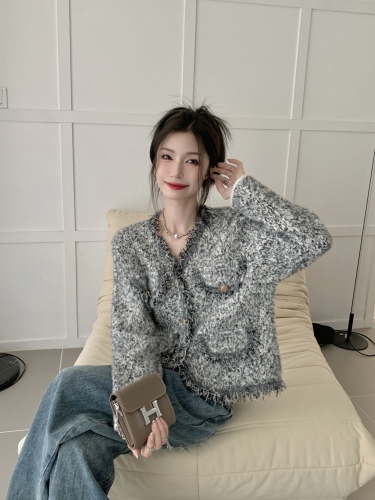 Real price real shot celebrity Xiaoxiangfeng V-neck fringed jacket female autumn high-quality loose long-sleeved short top
