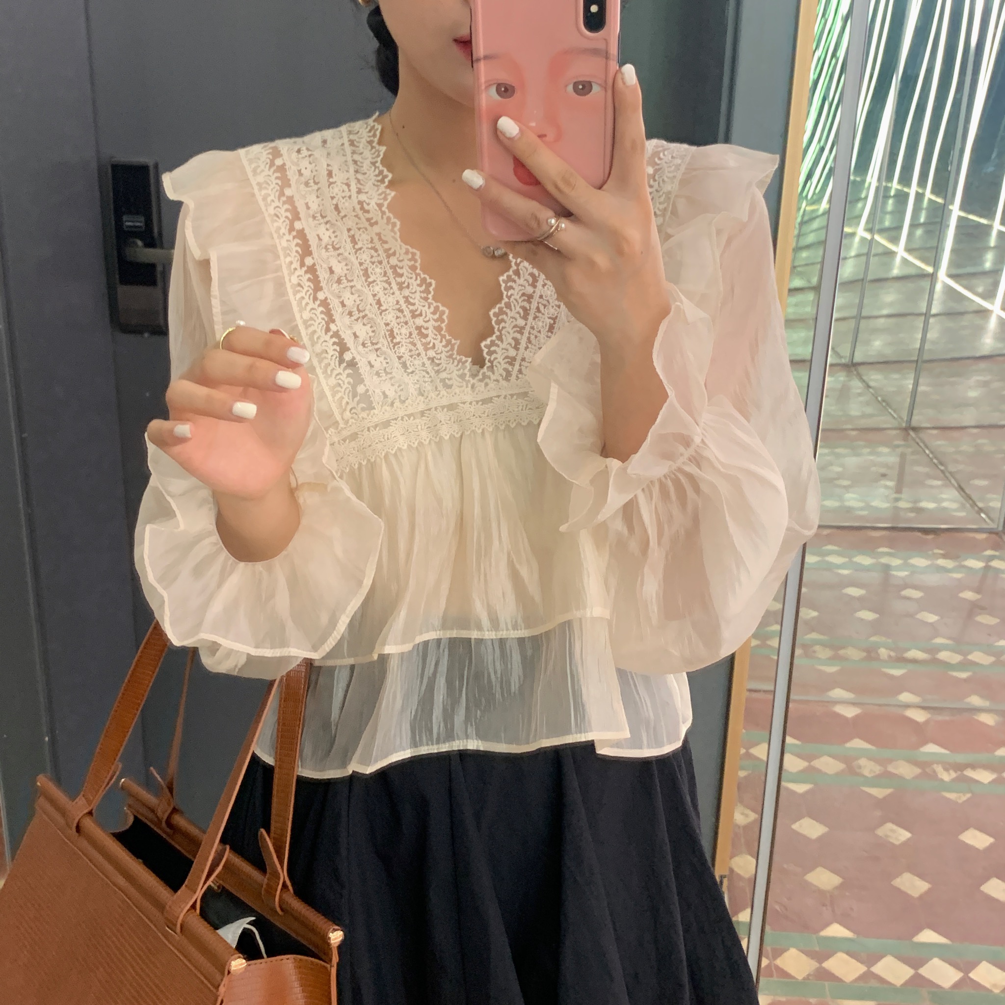 Realistic temperament warm oil V-neck hollow out sexy fairy Long Sleeve Chiffon Top