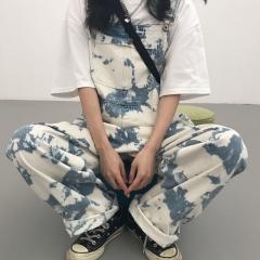 Dongri is a curly heavyweight ancient blue sky white cloud tie dyed suspenders women's new loose jeans