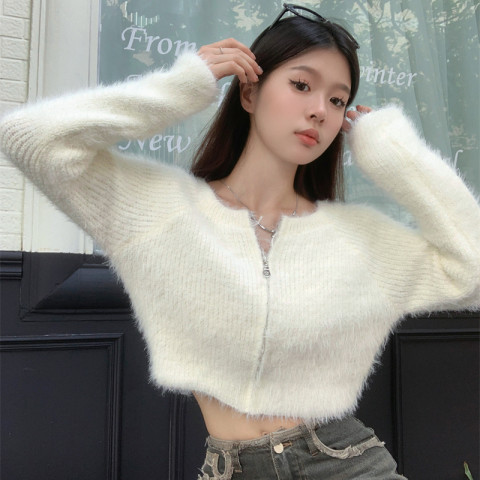 Plush velvet black short sweater zipper cardigan women's autumn and winter design sense gentle inner knitted sweater top tide