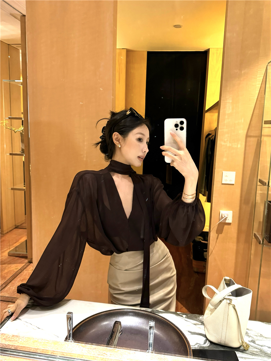 Real shot Autumn high-end thin halterneck streamer long-sleeved shirt high-waisted straight slit hip-covering skirt suit