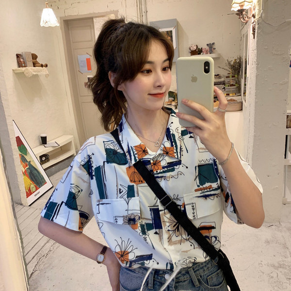 Design sense leisure 2022 short sleeve shirt coat women's summer French guimagang style retro Hong Kong Style printed top