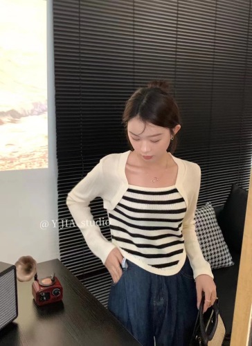 Korean version of the retro high-end Western-style temperament long-sleeved square collar fake two-piece contrasting stripes with a knitted sweater top women