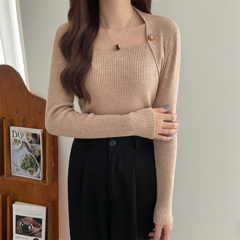 Real price, real shooting, fall and winter versatile, wearing a bottomed sweater, design sense, square collar, thin and exposed collarbone sweater top